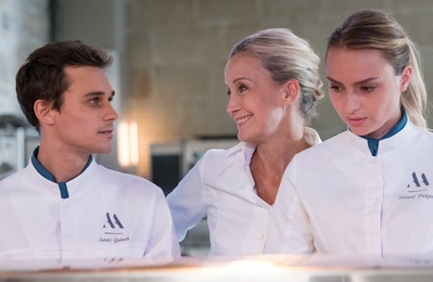 卡特琳·马沙尔的写真-电视剧 Ici Tout Comm...