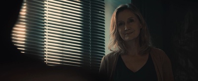 卡特琳·马沙尔的写真-Rogue City (2020)