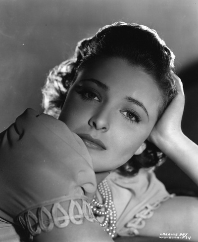 拉雷恩·黛的写真