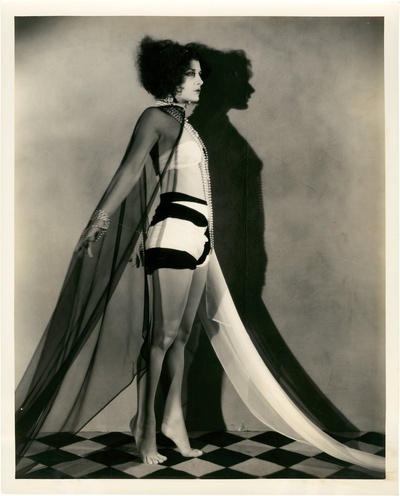 艾弗琳·布伦特的写真