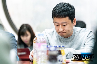 申淡秀的写真-热血司祭 열혈사제 (20...