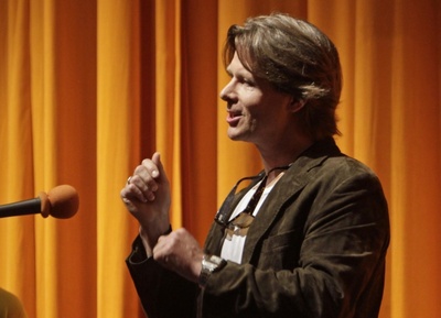 约翰 梅尔德-布朗的写真-在演讲