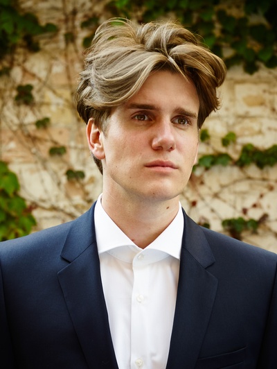 马克西米利安·梅耶-布雷泽内德的写真