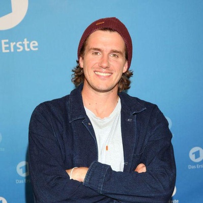 马克西米利安·梅耶-布雷泽内德的写真