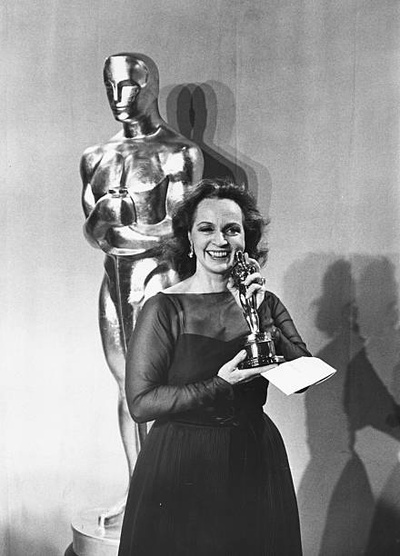 比阿特丽斯·斯特雷特的写真-Beatrice Straight获得...