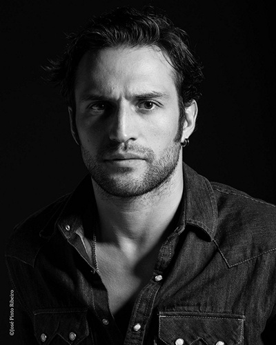 何塞·费达尔戈的写真