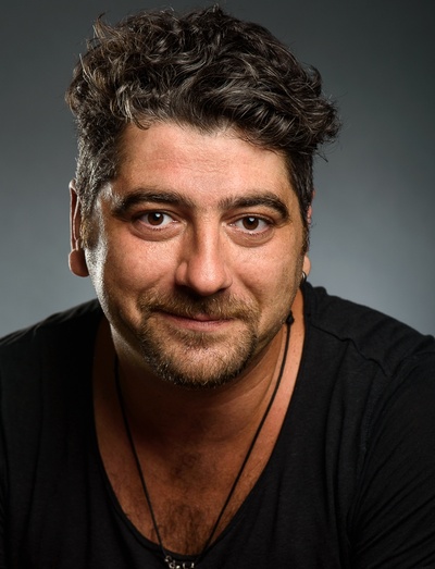 奥维度·尼库勒斯库的写真