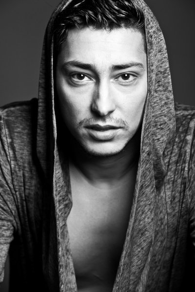 马蒙·埃尔尤努西的写真