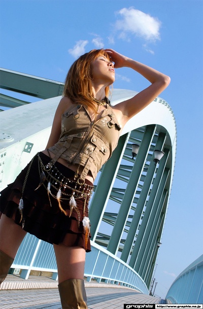 鲇川亚美的写真