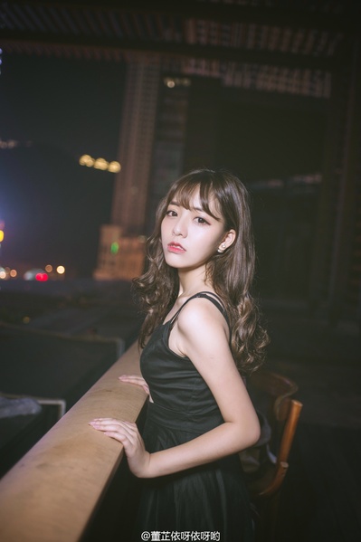 董芷依的写真
