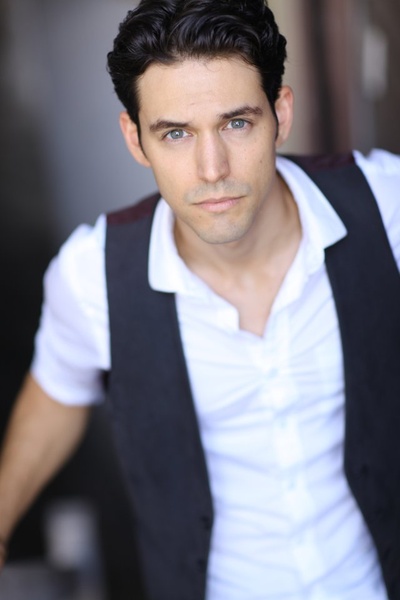 迪恩·J·韦斯特的写真