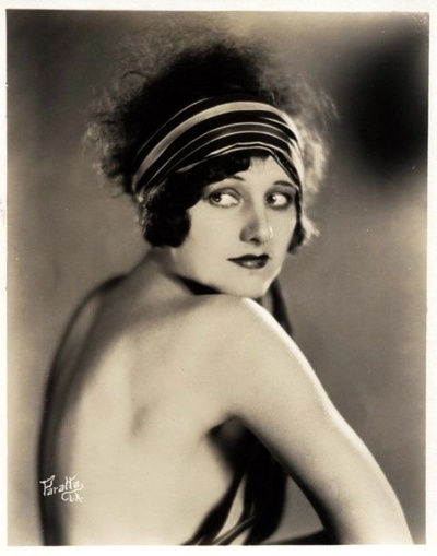 乔治亚·黑尔的写真