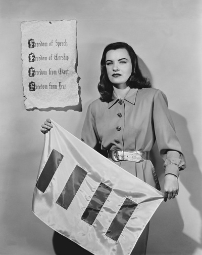 埃拉·雷恩斯的写真