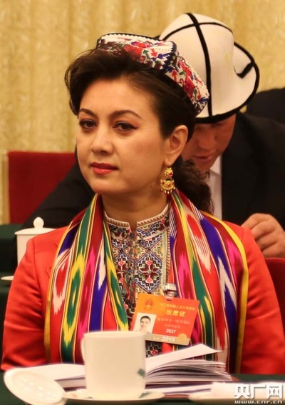 迪丽娜尔·阿布都拉的写真