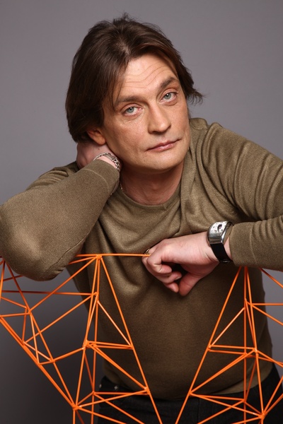 亚历山大·多莫加罗夫的写真