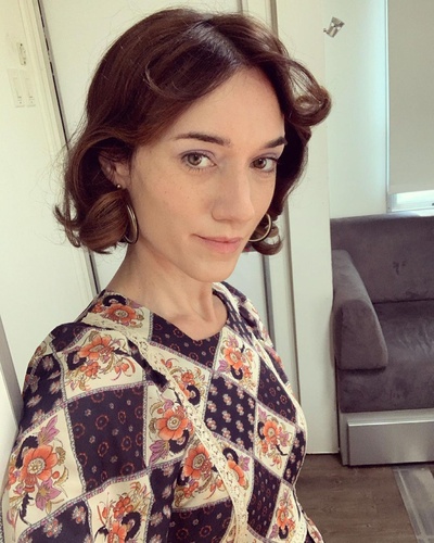 海伦·萨德勒的写真