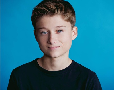 卡梅伦·布罗德的写真