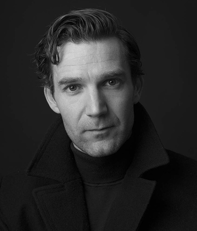 西蒙·哈里森的写真