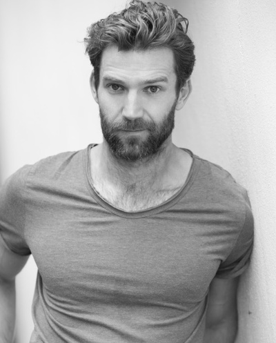 西蒙·哈里森的写真