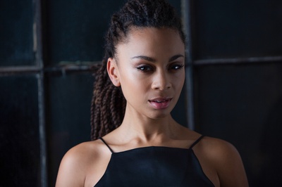 埃莉诺·芬尼卡的写真