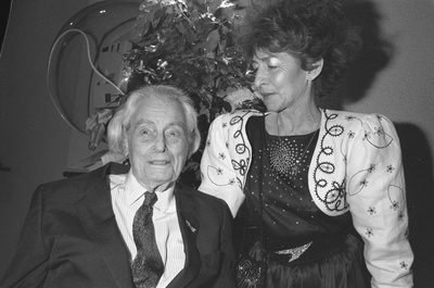 尤里斯·伊文思的写真