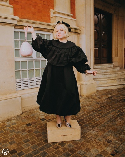 妮可拉·考夫兰的写真