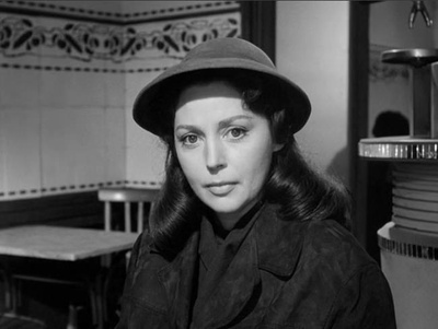 安妮·维尔侬的写真-《罗维雷将军》中的扮...