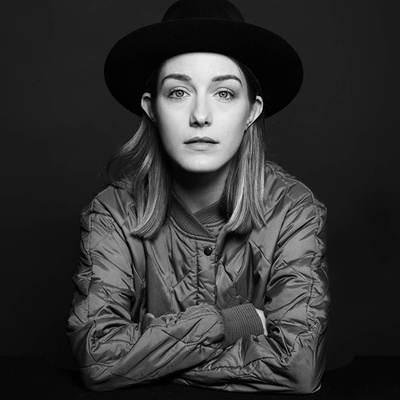 劳拉·西的写真-这张应该当头像比较好...