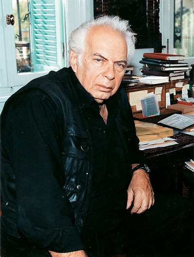 尼科斯·孔杜洛斯的写真