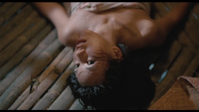 余倩雯的写真-《安樂戰場》