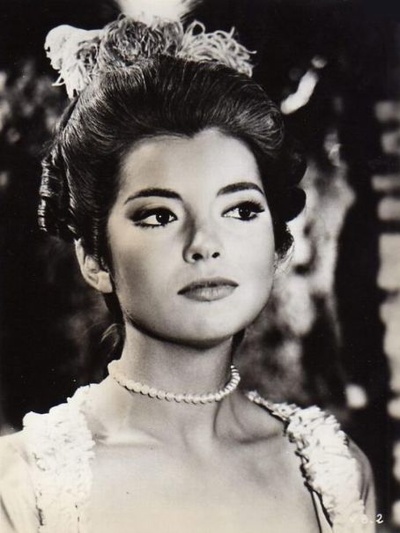 雅克利娜·萨萨尔的写真