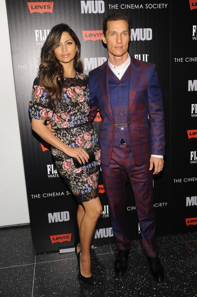 卡米拉·阿尔维斯的写真