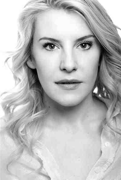 艾莉森·麦肯齐的写真