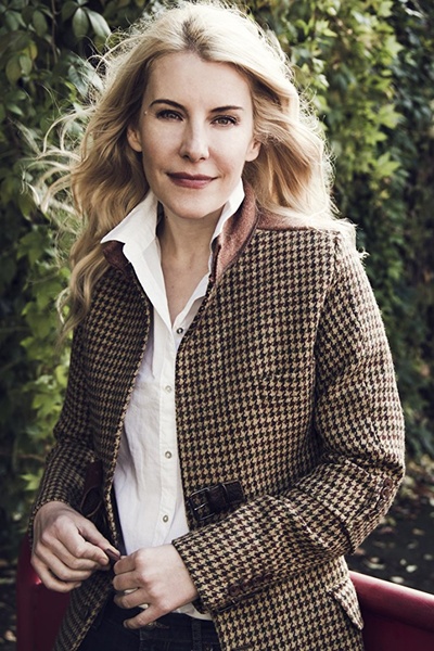 艾莉森·麦肯齐的写真