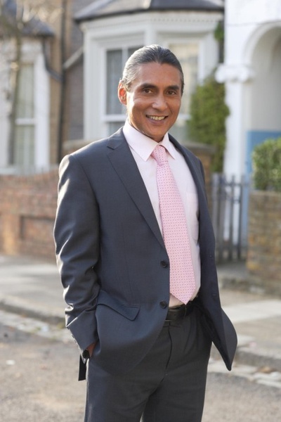 拉蒙·蒂卡拉姆的写真