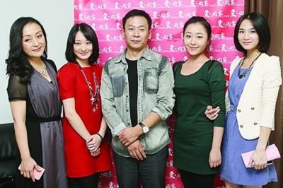 严影的写真-左起：许雅雯、霍泥芳...