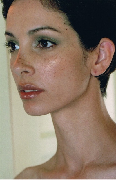 索妮塔·亨利的写真