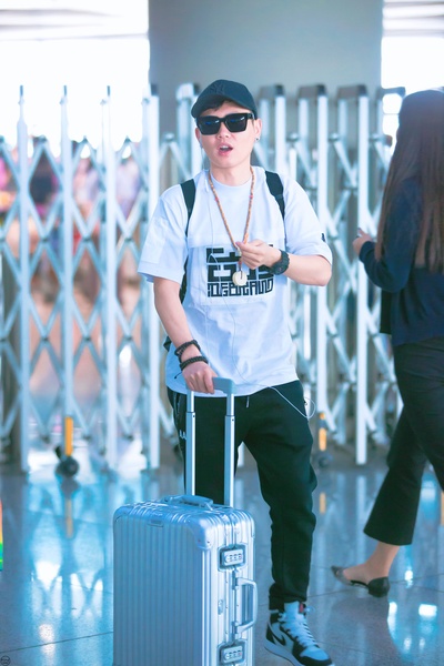 孟鹤堂的写真-孟鹤堂 机场