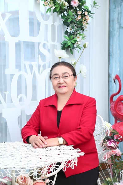 哈依夏·塔巴热克的写真