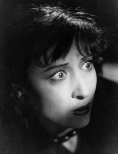 克拉拉·卡拉马伊的写真