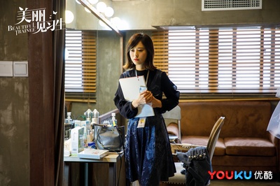 简莉纹的写真-《美丽见习生》简莉纹...