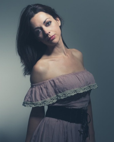 劳拉·柯尔孔的写真