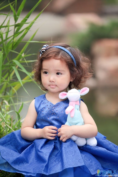 法图麦·天缘的写真