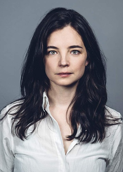 路易丝·彼得霍夫的写真