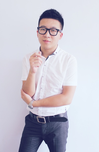 岳玉轩的写真-编剧状态。