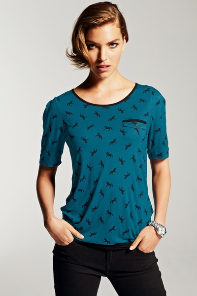 艾利桑娜·缪斯的写真