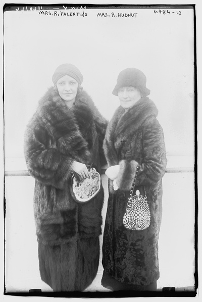 娜塔莎·兰波娃的写真-Mrs. R. Valentino & Mr...