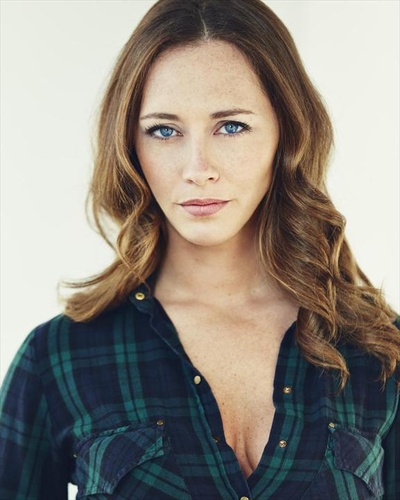 蕾贝卡∙阿姆扎拉的写真