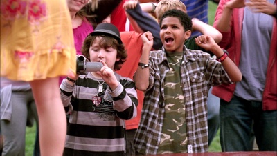 弗兰基·乔纳斯的写真-这身搭配特别帅