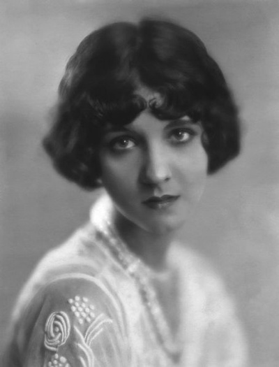 Julanne Johnston的写真